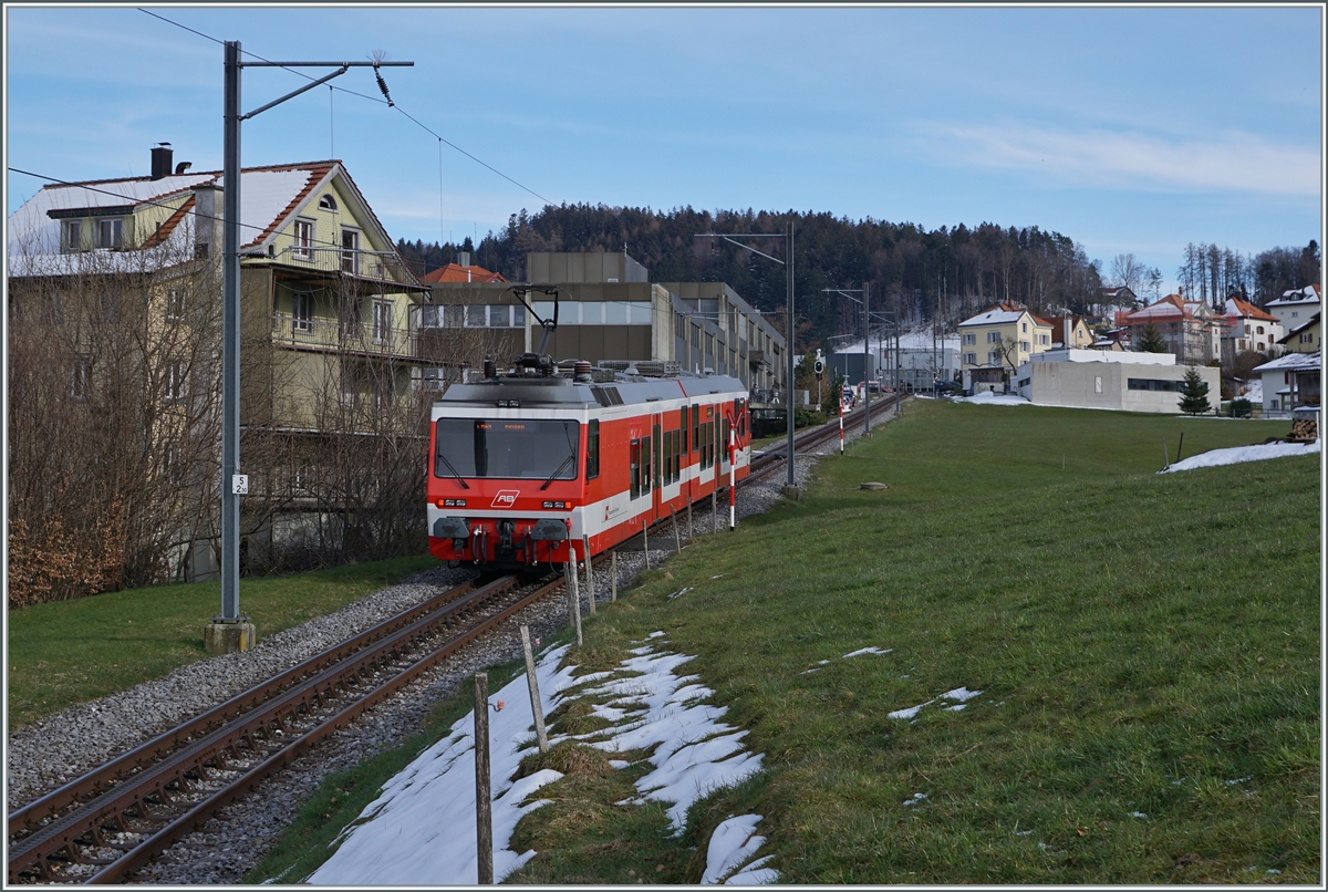 Der AB RHB BDeh 3/6 25 erreicht von Rorschach kommend in Kürze sein Ziel Heiden.

23. März 2021