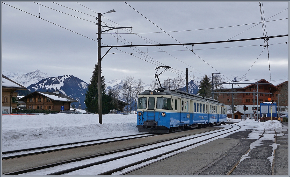 Der ABDe 8/8 4002 VAUD erreicht Schönried.
10.01.2018