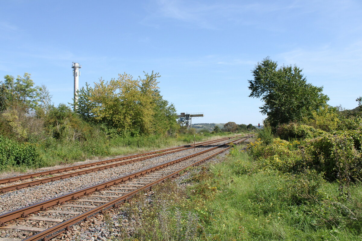 Der aktuelle Anblick des Ostkopfs vom Bahnhof Laucha (Unstrut), am 09.09.2023.