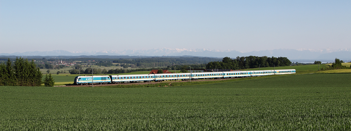 Der  Alex  konnte auf seiner Fahrt nach München am 13.06.13 bei Kottgeisering fotografiert werden.