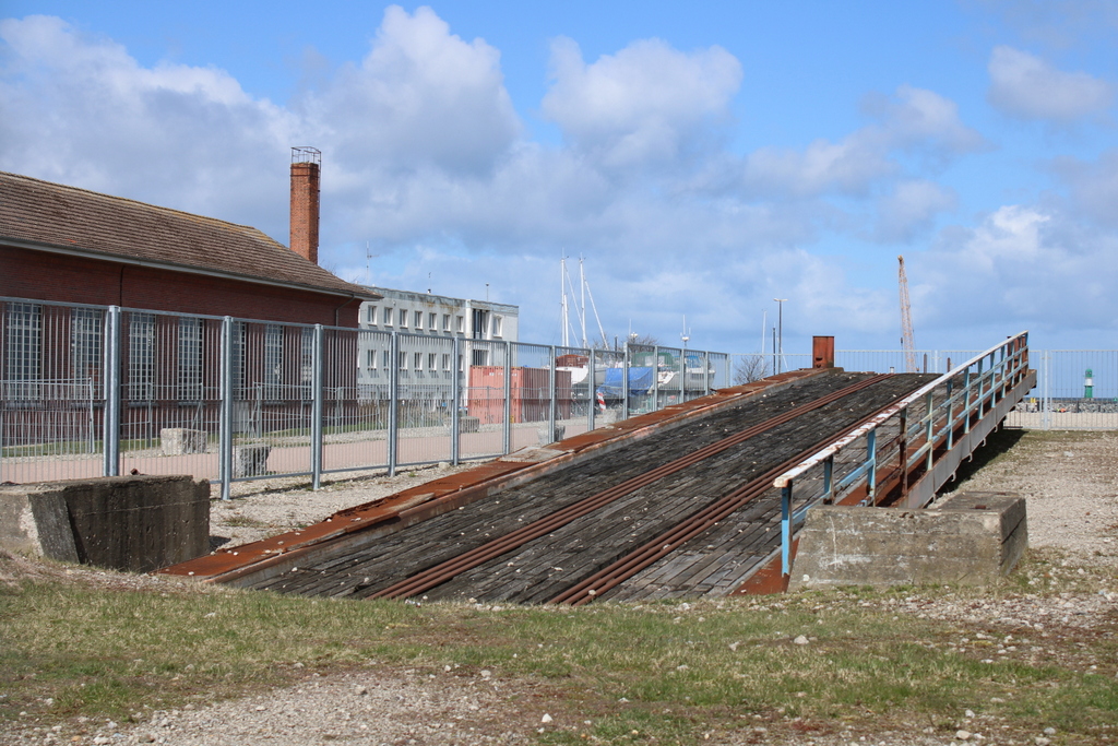 Der alte Fähranleger der Traditionslinie Warnemünde - Gedser im Ostseebad Warnemünde. Der Eisenbahnfährbetrieb auf der Verbindung Gedser-Warnemünde wurde im September 1995 eingestellt.06.04.2021 Warnemünde.