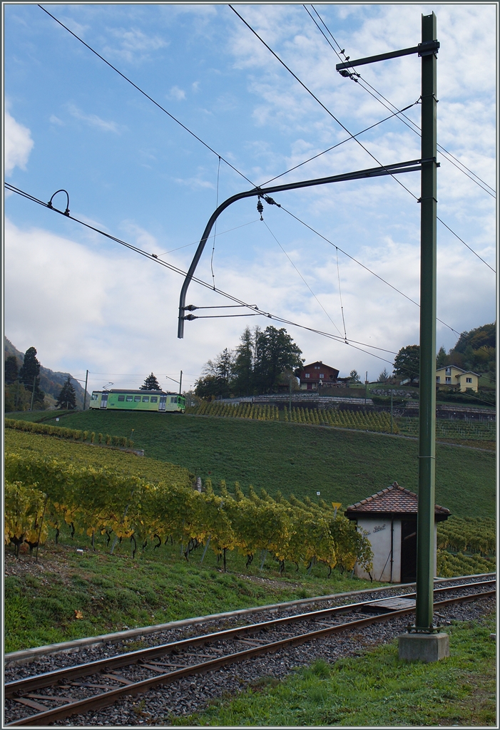 Der ASD BDe 4/4 402 als Regionalzug 425 Les Diablerets - Aigle kurz vor seine Ziel. 
14. Okt. 2015