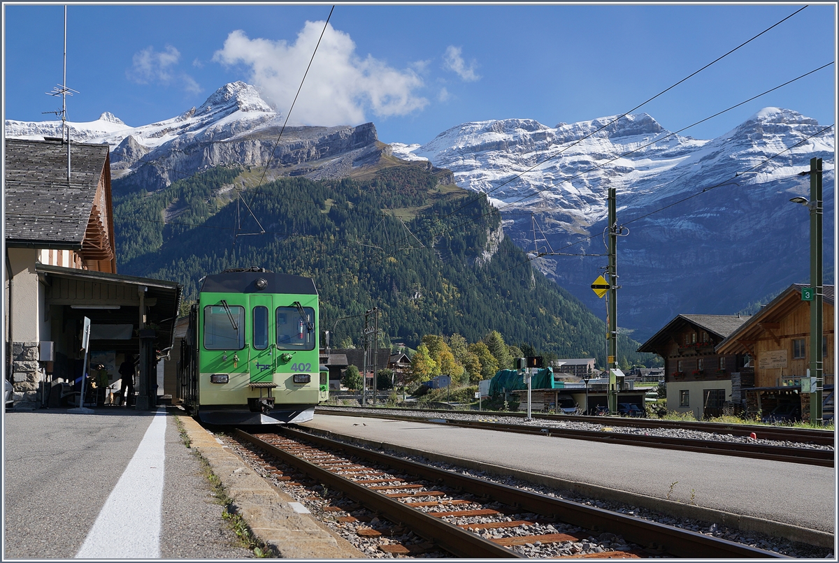 Der ASD BDe 4/4 402 mit seinem Bt vor der Kulisse der Waadtländer Alpen in Les Diablerets. 

3 Okt. 2019