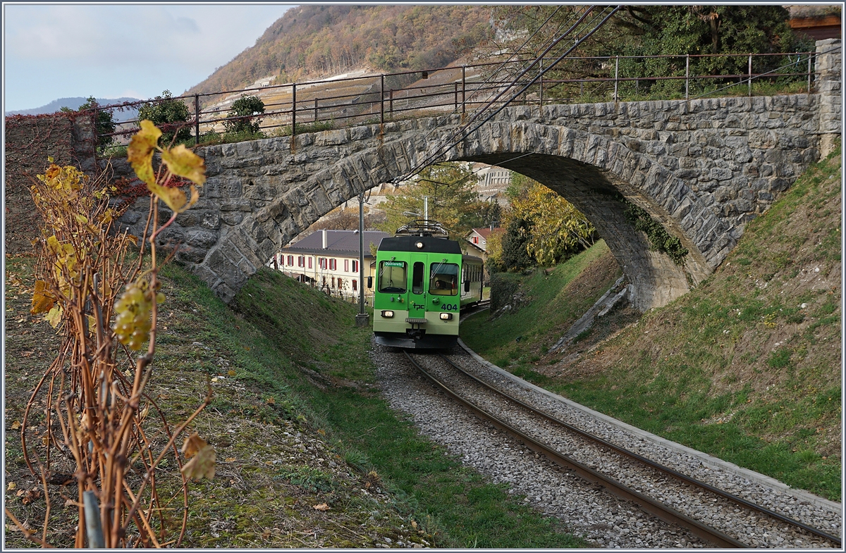 Der ASD BDe 4/4 404 nimmt mit seinem Bt die Steigung in den Weinbergen bei Aigle in Angriff.
18. Nov. 2018