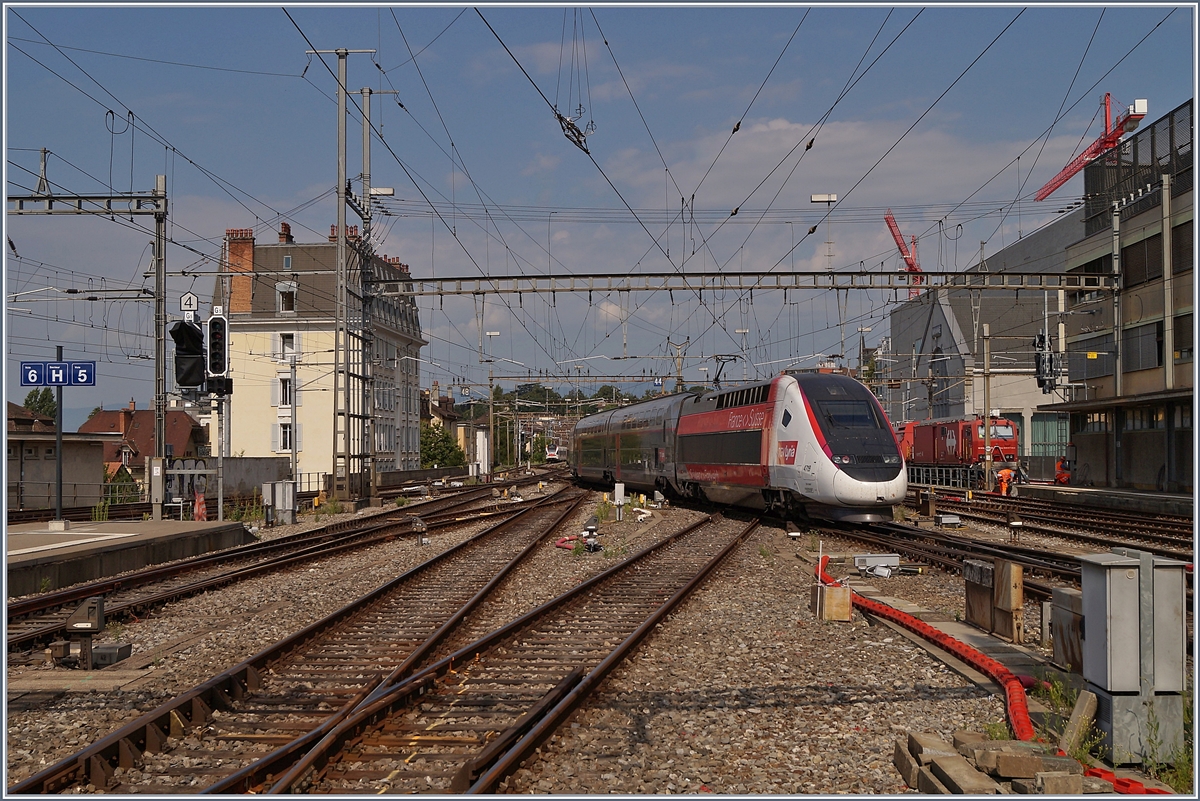 Der aus Paris in Lausanne eingetroffen TGV Lyria 4719 wird bis zur Rückfahrt abgestellt.  

21. Juli 2020