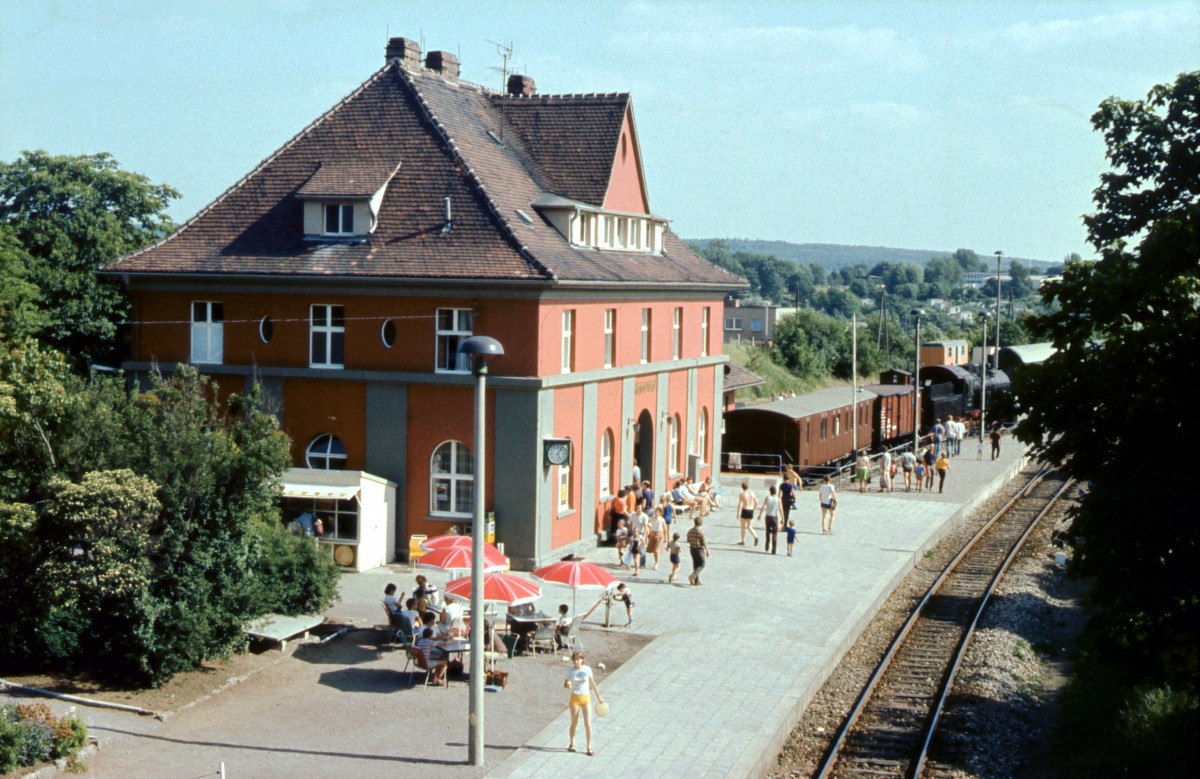Der Bahnhof Erfurt West w�hrend der 100. Jahr Feier der Rbd Erfurt am 09.06.1982.(Foto: Klaus Pollm�cher)