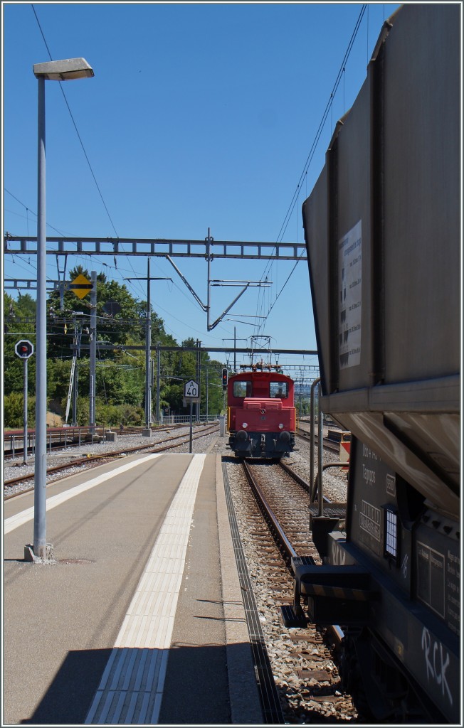 Der BAM Te III 155 nähert sich den aus Lausanne Triage eingetroffen Getreidewagen.
21. Juli 2015