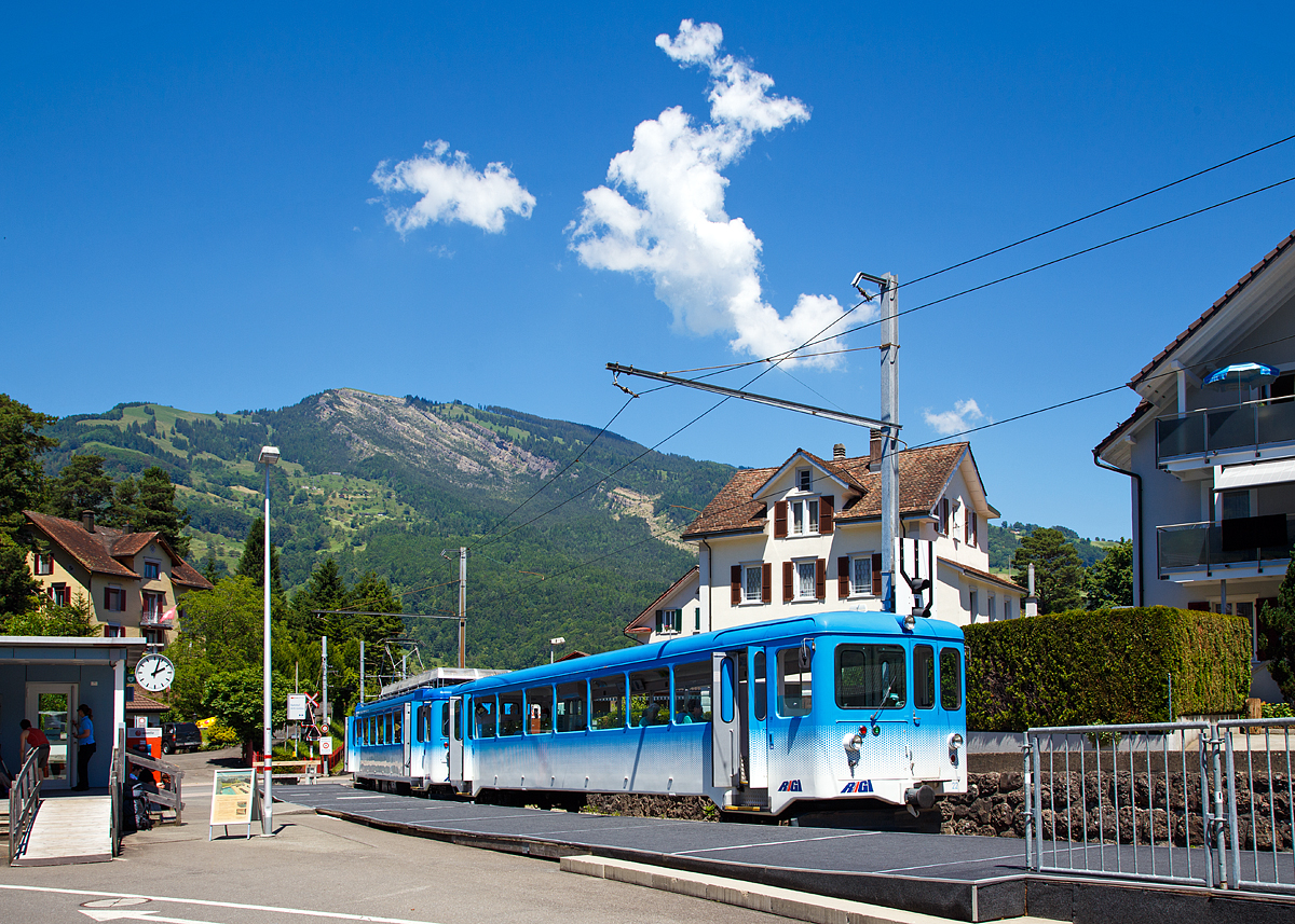 Der BDhe 2/4 12 und Bt 22 stehen am 23.06.2016 in Arth-Goldau zur Bergfahrt bereit.