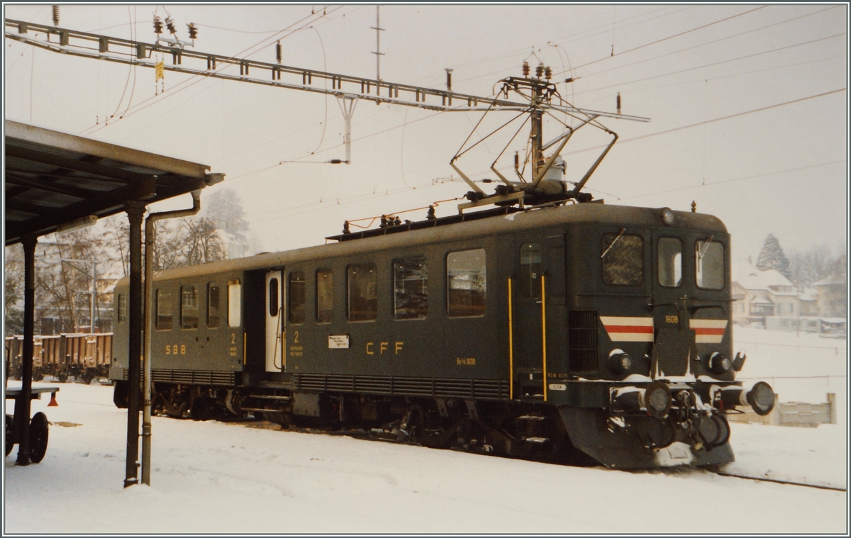 Der Be 4/6 1608 ersetzte an wenigen Tagen im Winter 1986/87 zwischen Beinwil am See und Beromünster die Stammkomposition De 4/4, B, Bti. 
Das Bild zeigt den Be 4/6 kurz vor der Rückfahrt nach Beinwil am See in Beromünster.
(Dieses neu bearbeitete Bild ersetzt das am 1.7.14 eingestellte)