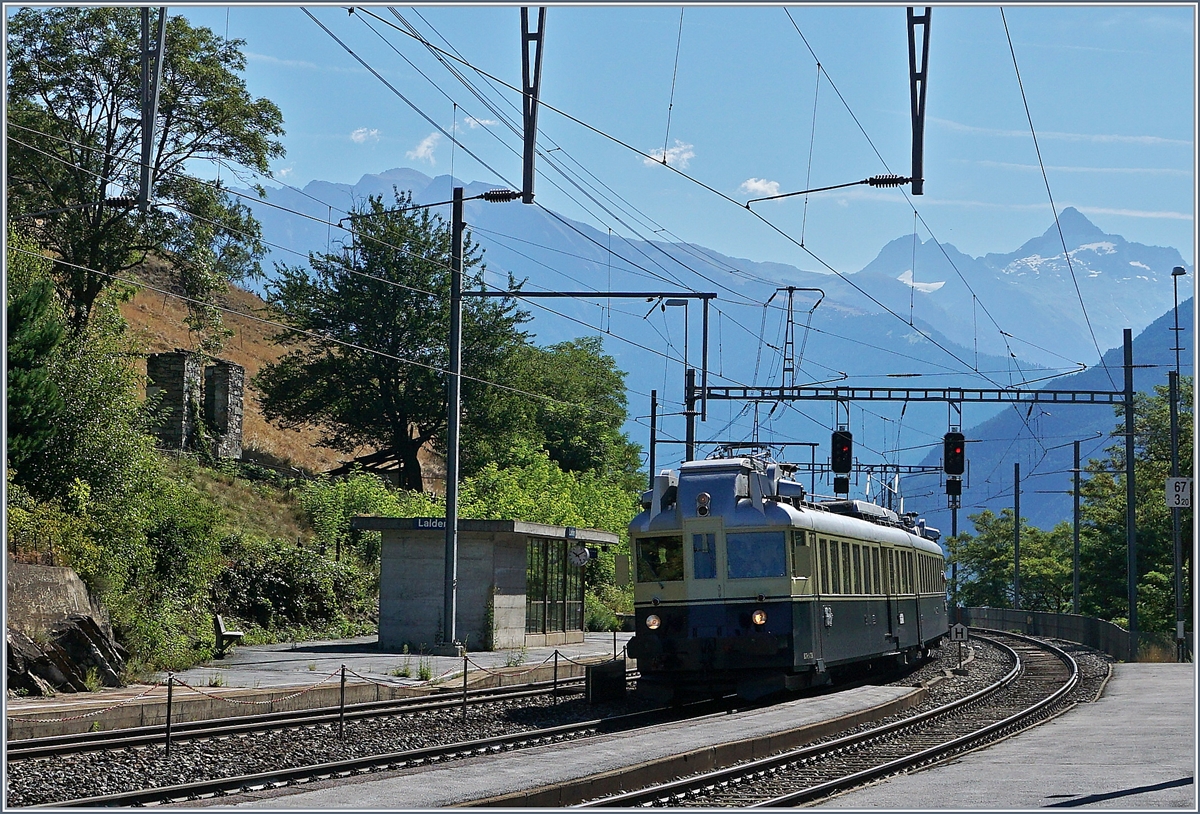 Der BLS BCFe 4/6 736  Blauer Pfeil  in Lalden. 
14. August 2016