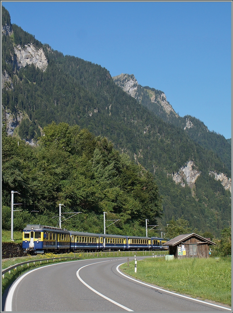 Der BOB Regionlazug 247 kurz nach der  Flügelung  in Zweilütschinen auf der Fahrt nach Grindelwald.
7. August 2015