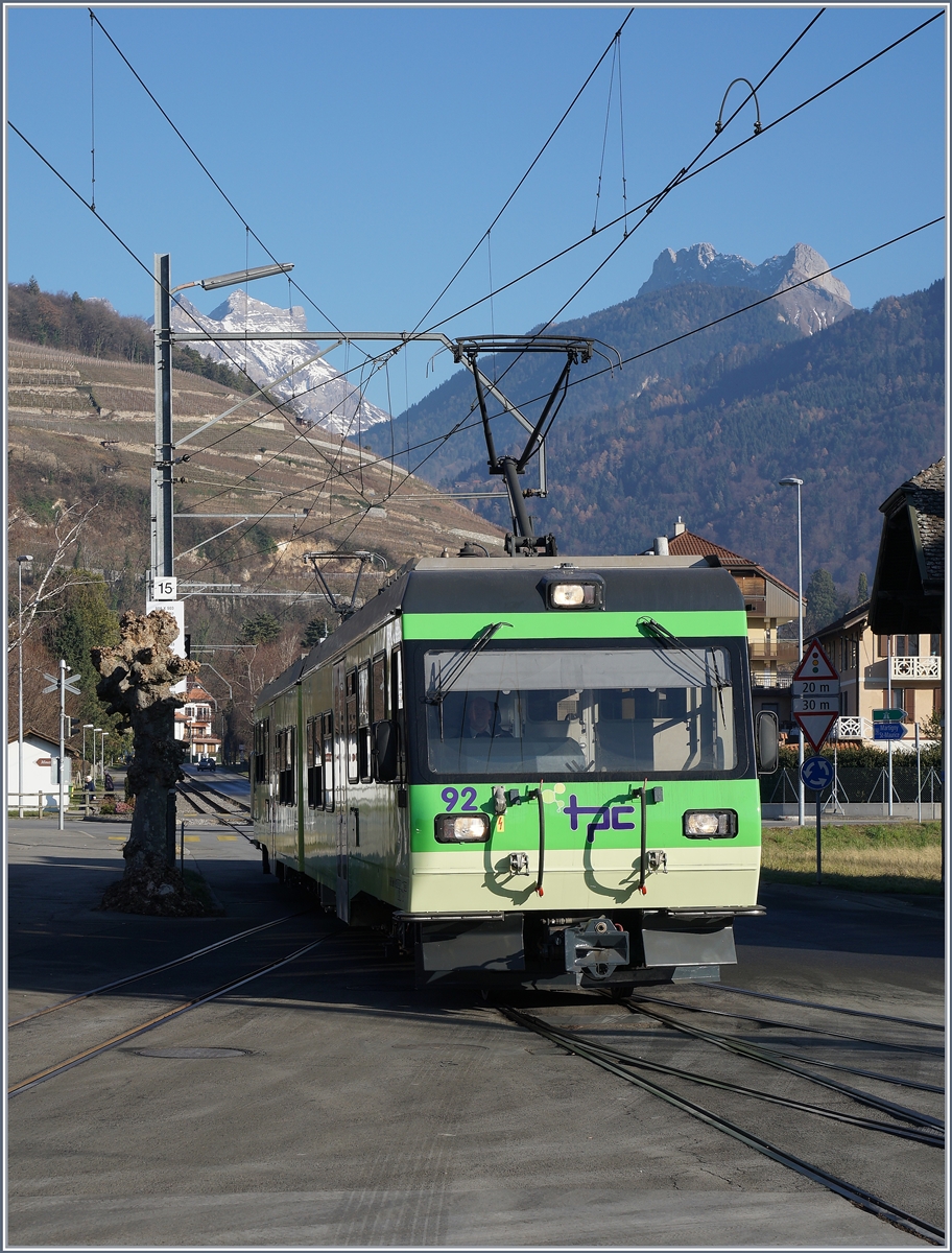 Der BVB Bhe 4/8 92 von Villars kommend, erreicht Bex.
14. Dez. 2016