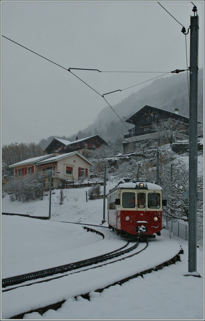 Der CEV BDeh 2/4 75 erreicht in Krze Blonay. 
6. Feb. 2013