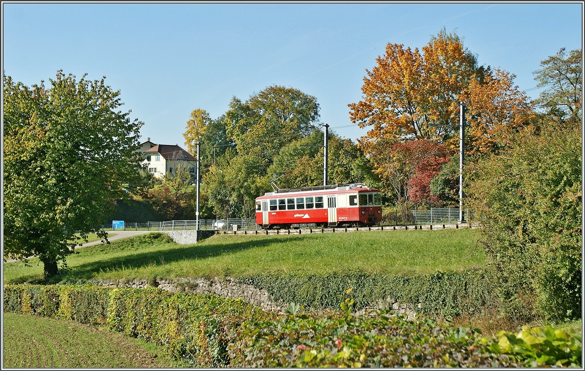 Der CEV BDeh 2/4 verlsst den Halt  Chteau d'Hauteville .
18.10.2011