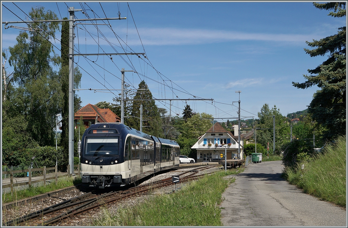 Der CEV MVR ABeh 2/6 7504 verlässt Fontanivent in Richtung Sonzier. 

10. Mai 2020