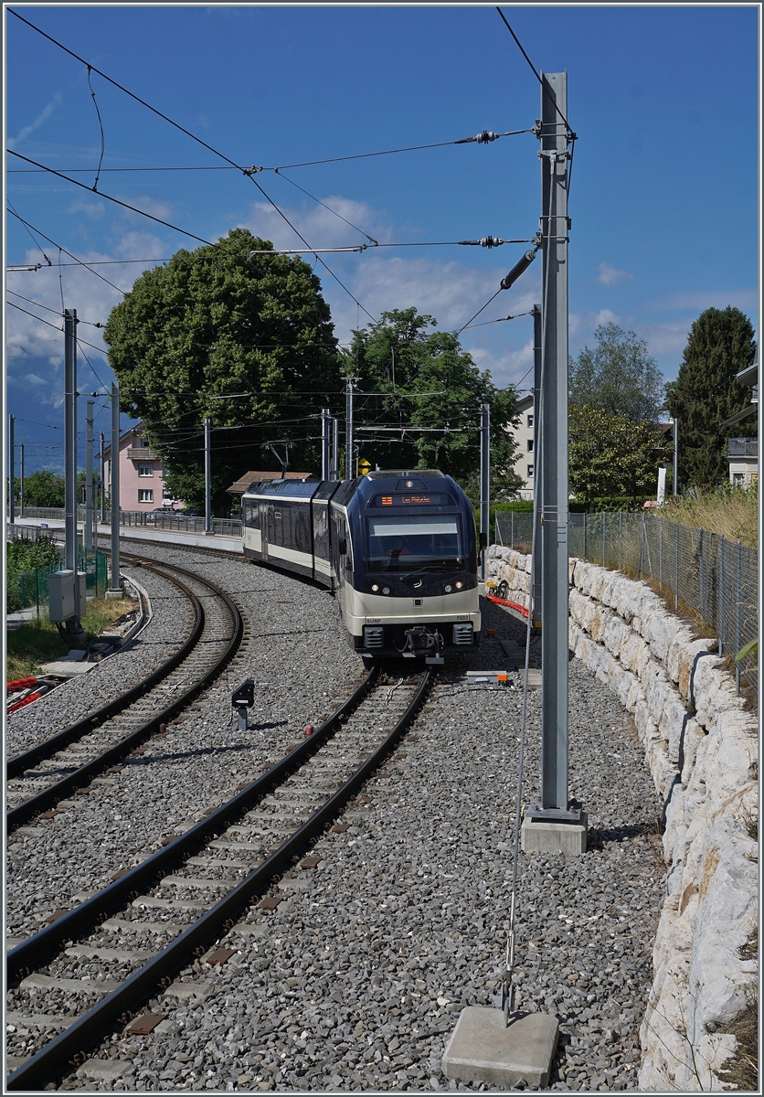 Der CEV MVR ABeh 2/6 7503  Blonay-Chamby  verlässt den neu gestalteten Bahnhof von St-Légier Gare. 

6. Juni 2022