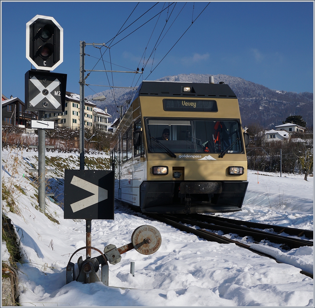 Der CEV MVR GTW Be 2/6  Blonay  erreicht St-Légier Gare.
18. Jan. 2017