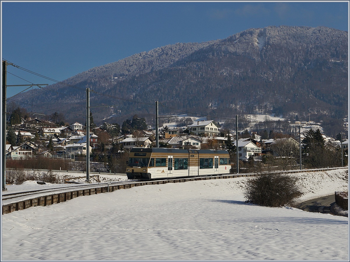 Der CEV MVR GTW Be2/6 7003  Blonay  ist kurz vor Château d'Hauteville auf dem Weg nach Vevey.

18. Jan. 2017