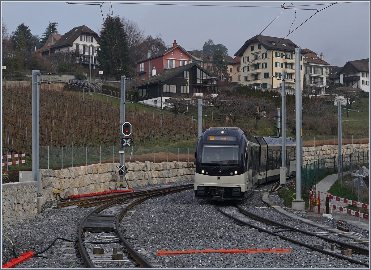 Der CEV MVR SURF ABeh 2/6 7503  Blonay-Chamby  erreicht den neu gestalteten Bahnhof von St-Légier Gare. 
28. Dez. 2018