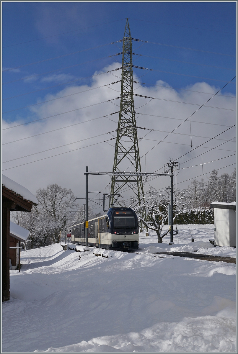 Der CEV MVR SURF ABeh 2/6 7505 bei der Durchfahrt in Fayaux als Regeionalzug 1432 Les Pléiades - Vevey. 

18. Jan. 2021