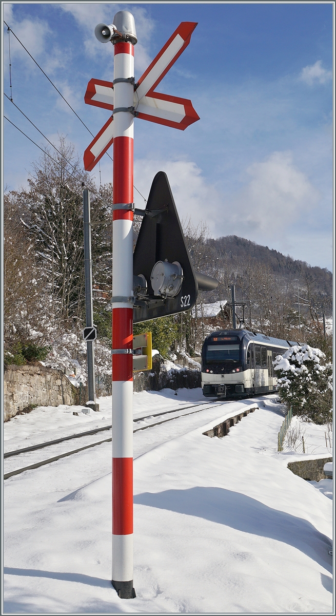 Der CEV MVR SURF ABeh 2/6 7506 auf der Fahrt nach Les Pléiades zwischen den Haltestellen La Chiesaz und Château de Blonay. 

26. Jan. 2021