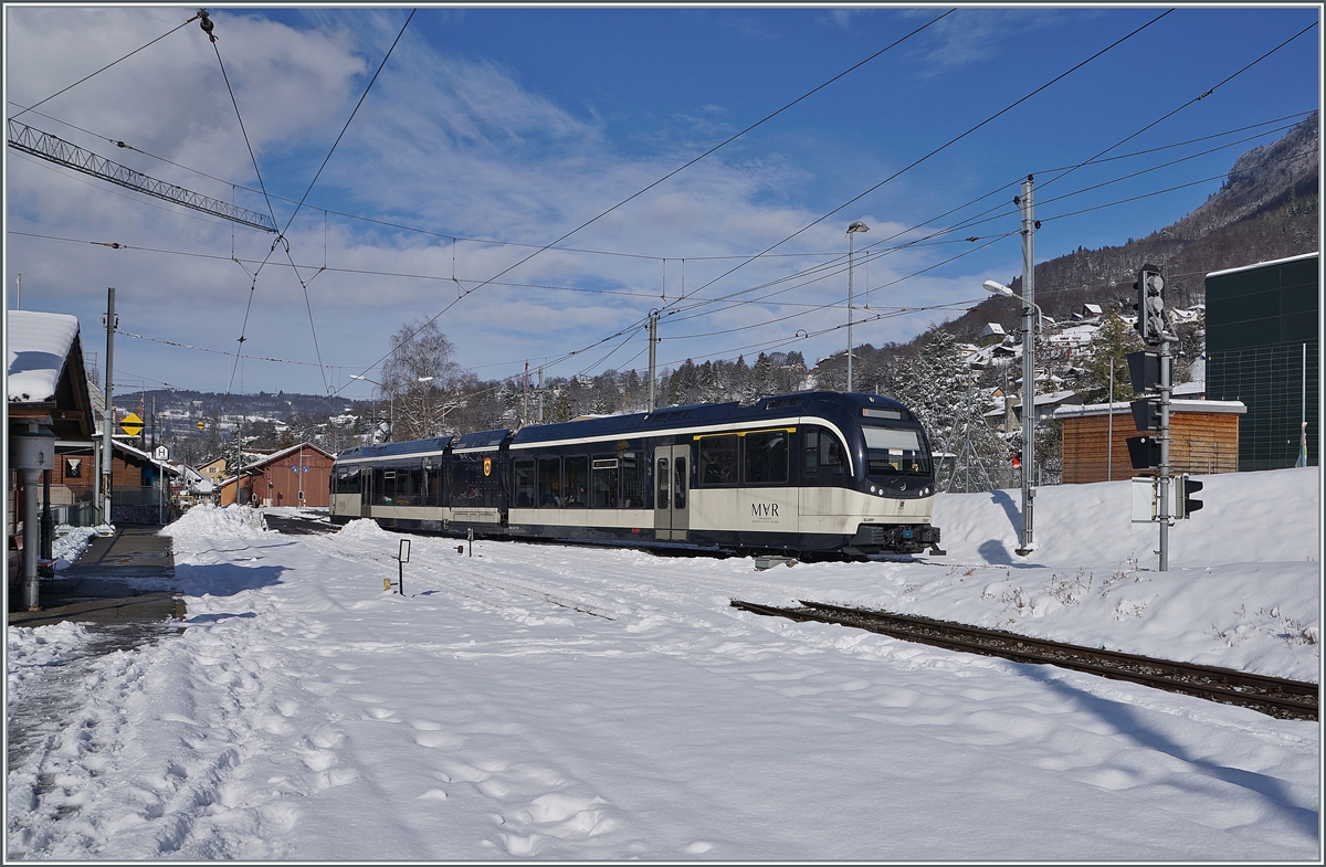 Der CEV MVR SURF ABeh 2/6 7502  Blonay  verlässt Blonay in Richtung Les Pléiades. 

26. Jan. 2021