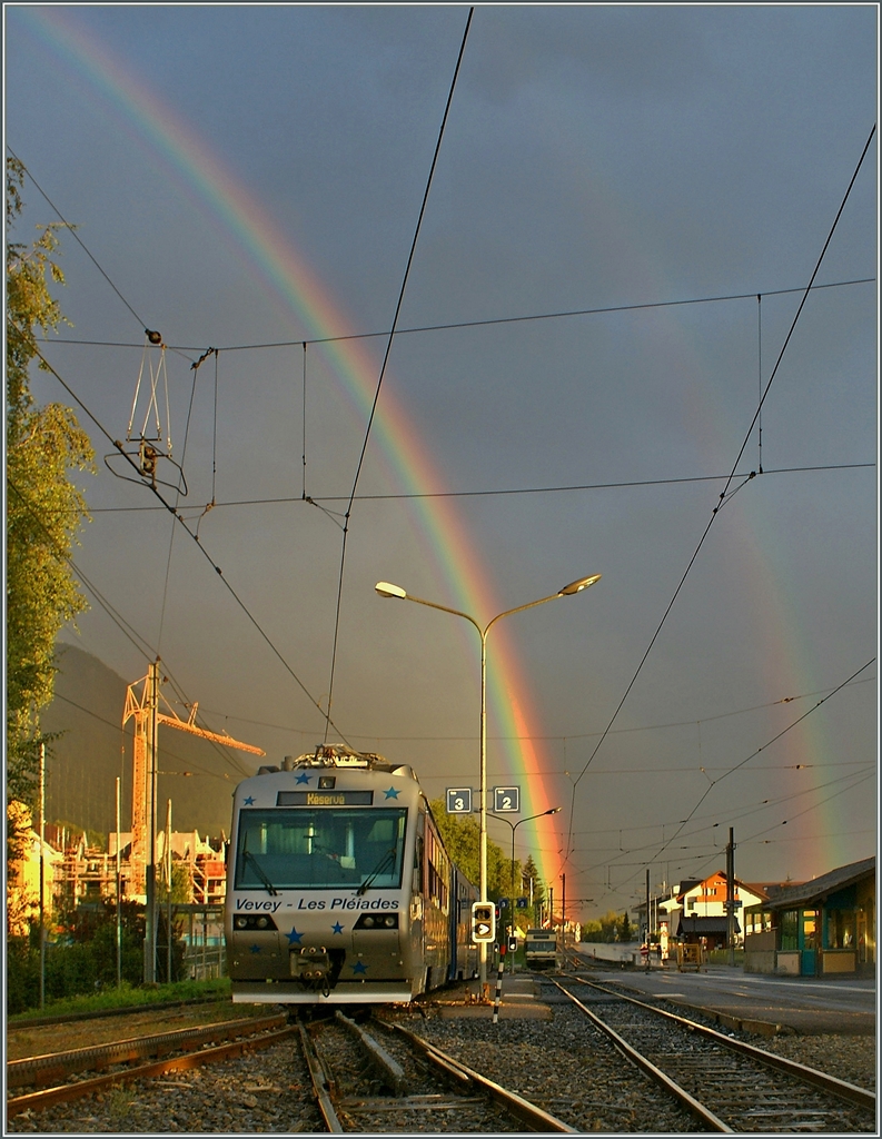 Der CEV  Train des Etoiles  unter einem Regenbogen.
Blonay, den 15. Aug. 2010