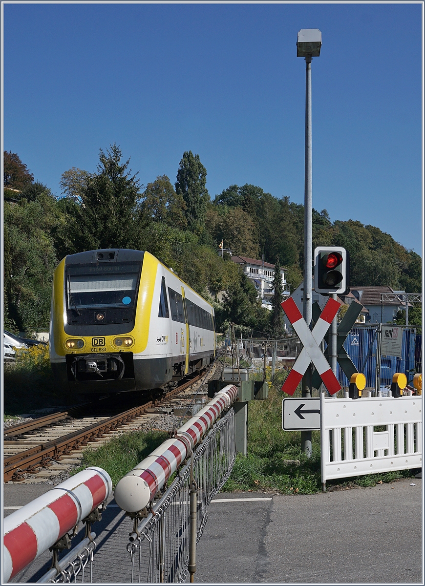 Der DB 612 633 auf der Fahrt nach Basel Bad. Bf erreicht Überlingen Therme.

17. Sept. 2018