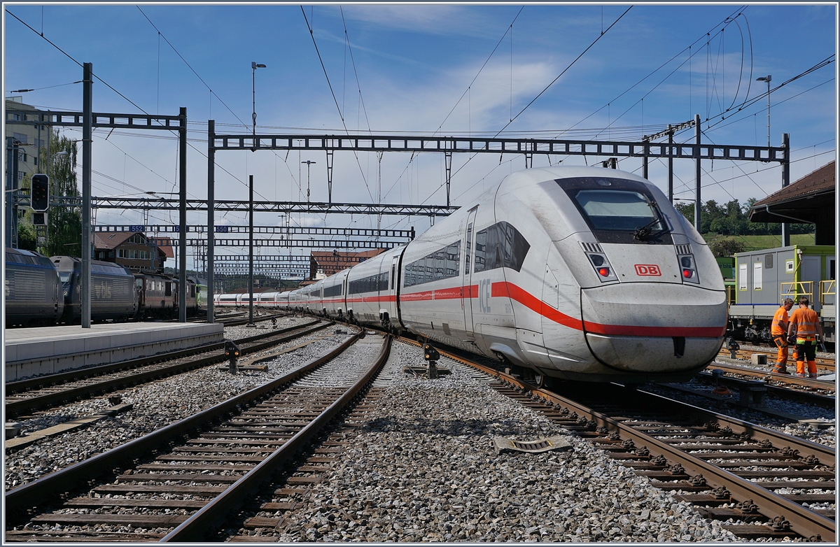 Der DB ICE 4 9019 als ICE 376 auf dem Weg nach Frankfurt (Main) Hbf verlässt Spiez.

19. August 2020