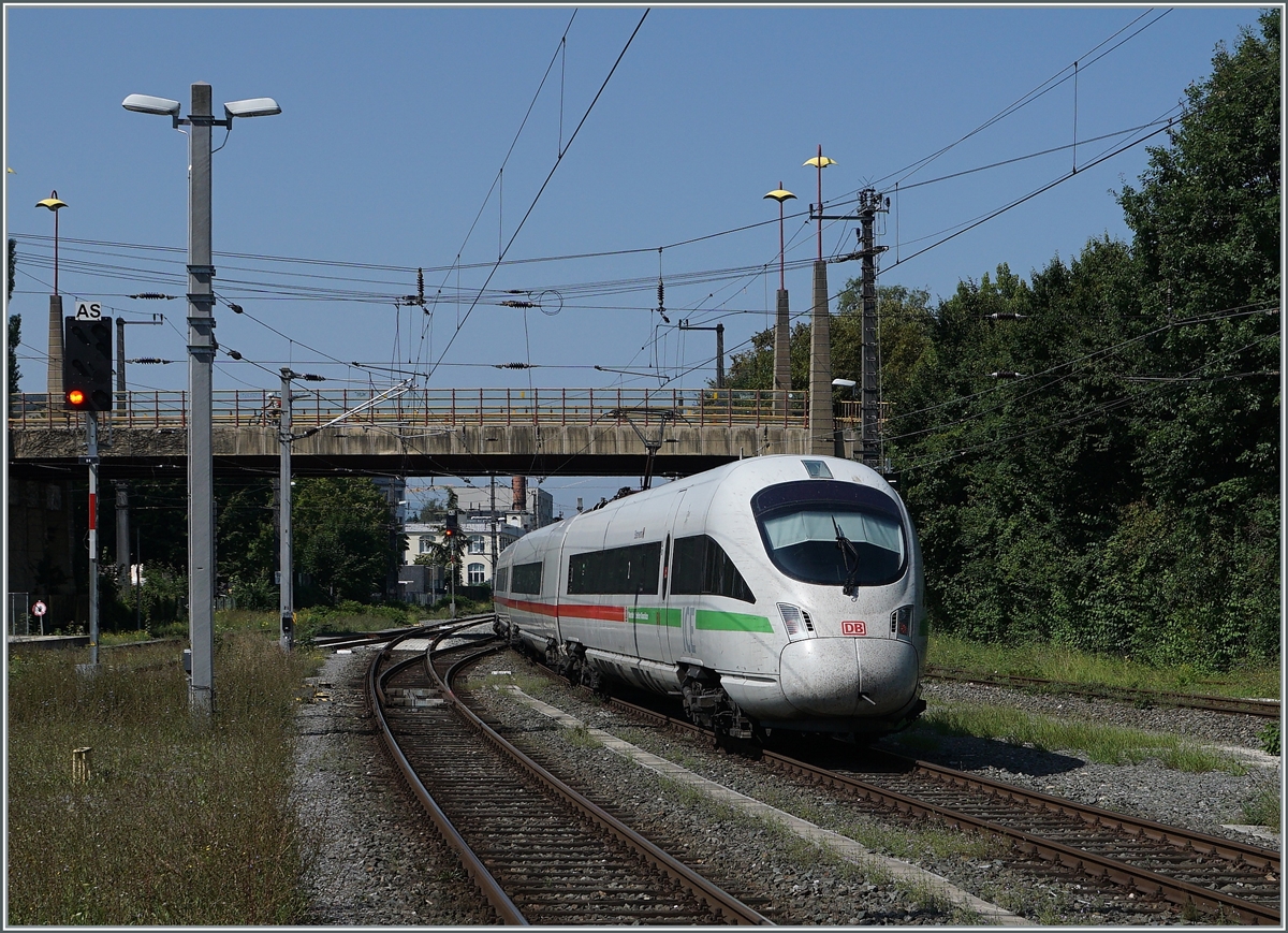 Der DB ICE 411 055 ist aus Mnchen kommend an seinem Ziel Bregenz als ICE 1217 angekommen. Es ist nicht das erste Mal, dass ich nach Bregenz reiste, um einen ICE zu fotografieren doch damals kam der ET 4010 von Wien Westbahnhof... 

14. August 2021