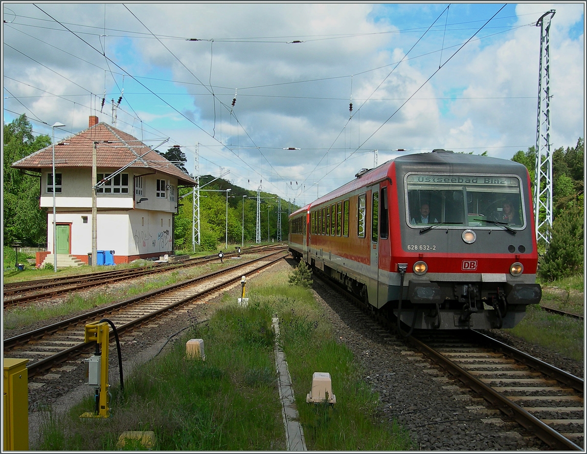 Der DB VT 628 632-2 errecht Binz. 
26. Mai 2006