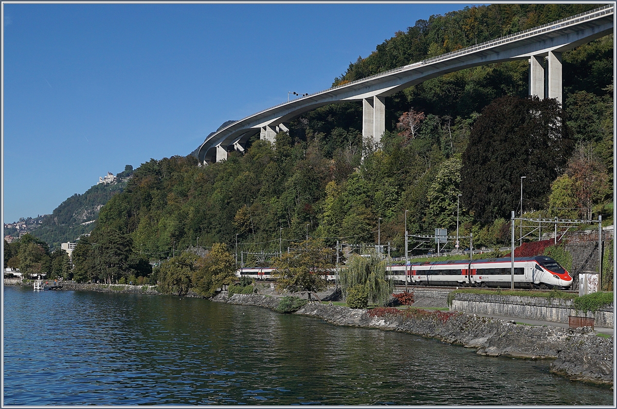 Der EC 39 von Genève nach Milano kurz vor Villeneuve.

11. Okt. 2019