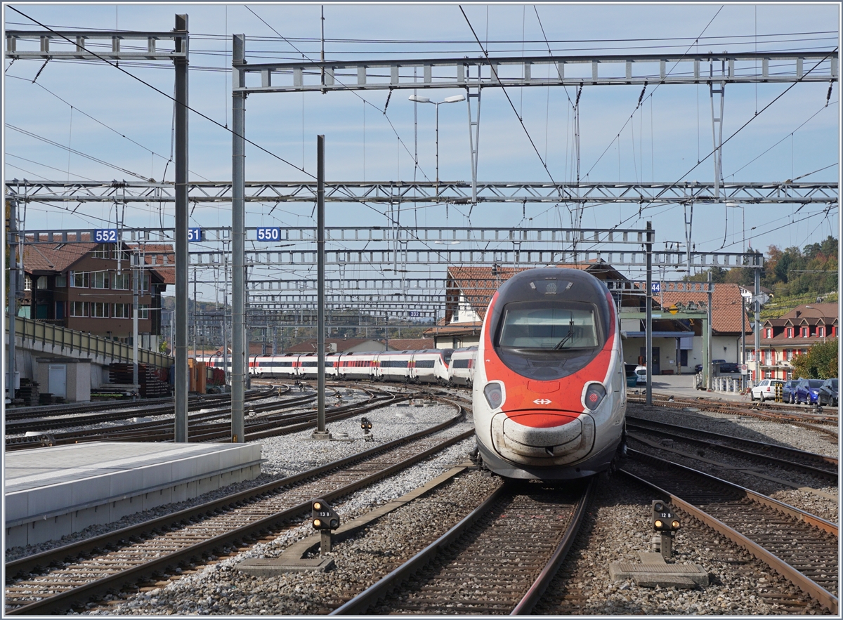 Der EC nach Frankurt verlässt Spiez.
16. Okt. 2018