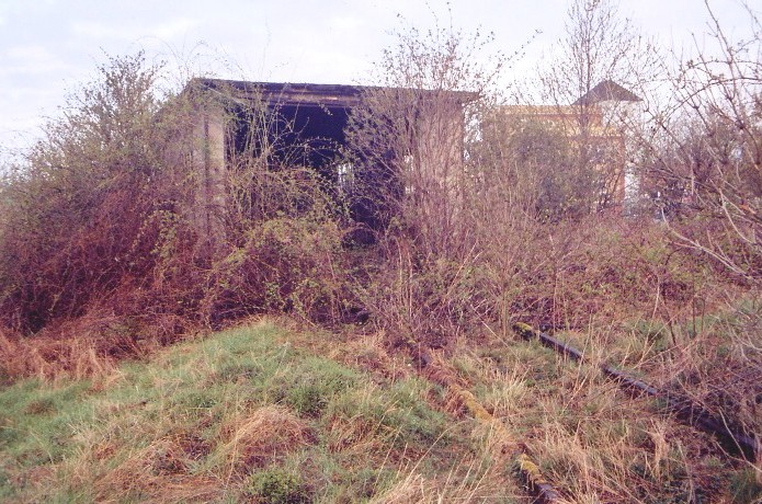 Der ehemalige Lokschuppen in Laucha im April 2008. (Foto: G�nther G�bel)