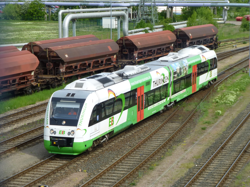 Der Erfurter Itino rangiert sich durch den EB-Werksbahnhof Erfurt Ost, 12.5.15.