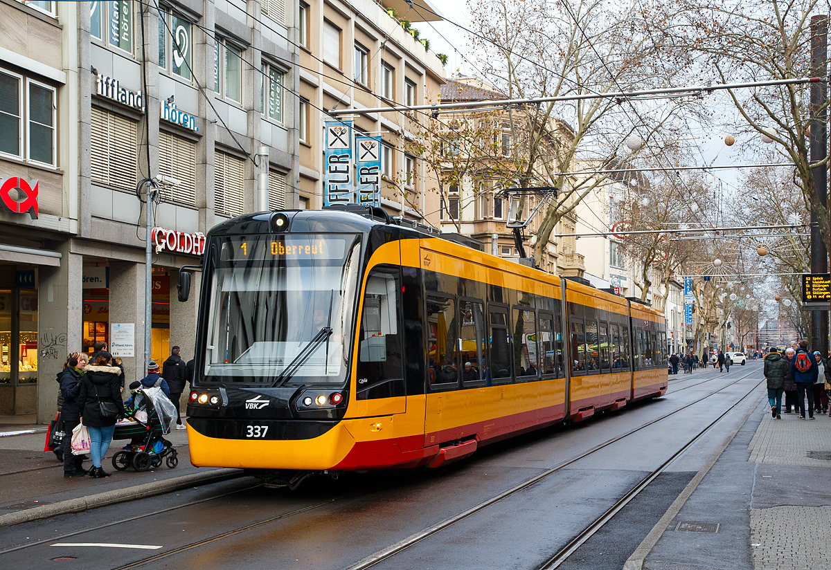 Der Gelenk-Triebwagen der Verkehrsbetriebe Karlsruhe VBK 337, ein Vossloh „Citylink NET 2012“ (NET=Niederflur Elektrotriebwagen) am 16.12.2017 in Karlsruhe, als Straßenbahn-Linie 1 nach Oberreut, an der Station Marktplatz.

Die Straßenbahn Karlsruhe ist neben der Stadtbahn das zweite schienengebundene öffentliche Personennahverkehrsmittel in Karlsruhe. Das von den Verkehrsbetrieben Karlsruhe (VBK) betriebene normalspurige Straßenbahnnetz erstreckt sich über eine Gesamtlänge von 71,5 Kilometern und wird teilweise auch von der Stadtbahn mitbenutzt. Die Straßenbahn ist Bestandteil des Karlsruher Verkehrsverbunds (KVV) und besteht aus sieben regulären sowie drei Sonderlinien.