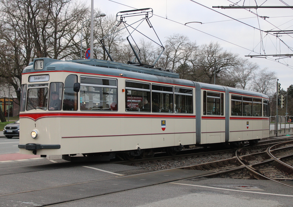 Der Gotha Gelenktriebwagen des Typs G4 aus dem Baujahr 1961 am 01.02.2025 in Höhe Rostock-Kunsthalle.