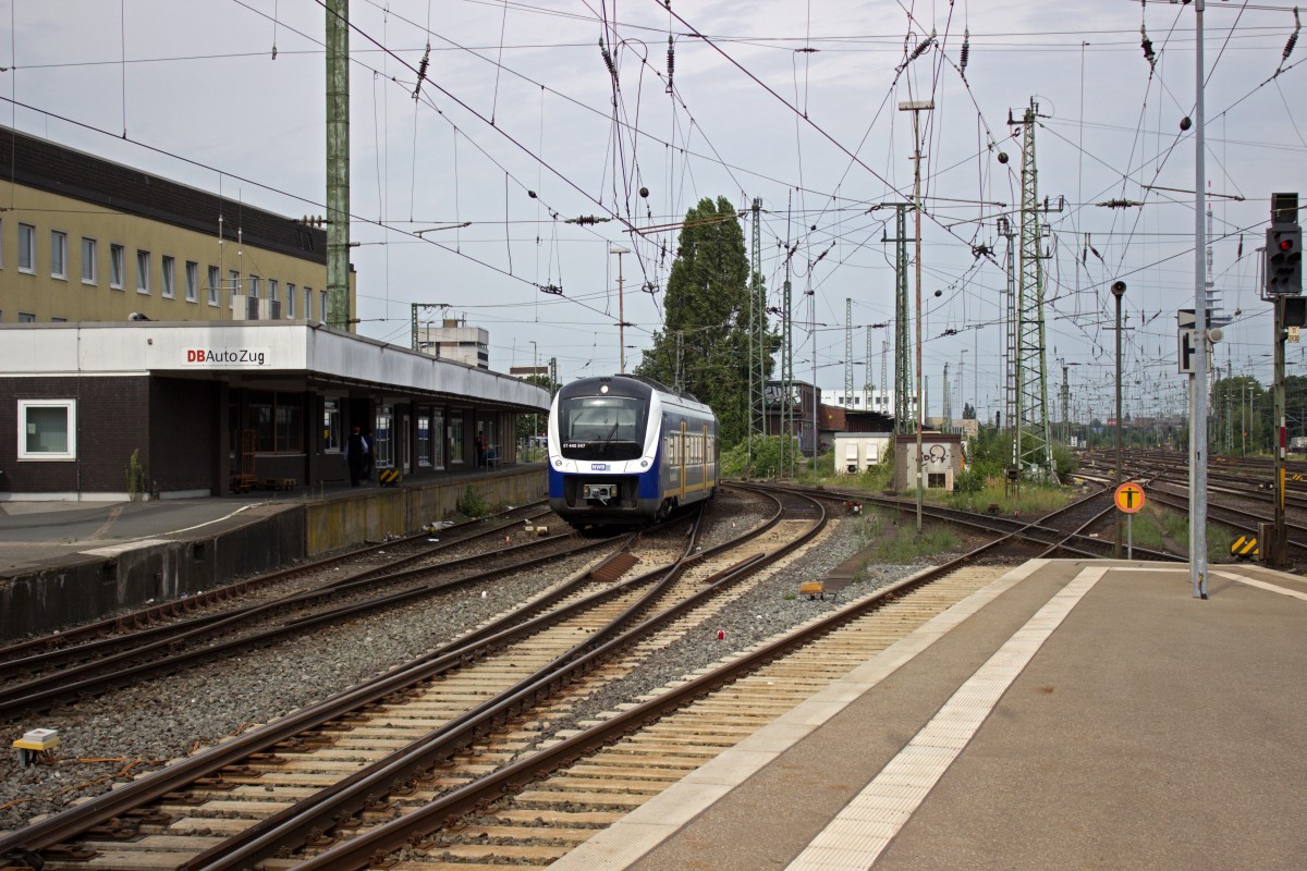 Der Großteil des elektrischen Nahverkehrs rund um Bremen gehört zur Regio-S-Bahn der NWB. Hier erreicht 440 347 aus Richtung Bremen-Neustadt kommend den Bremer Hauptbahnhof.