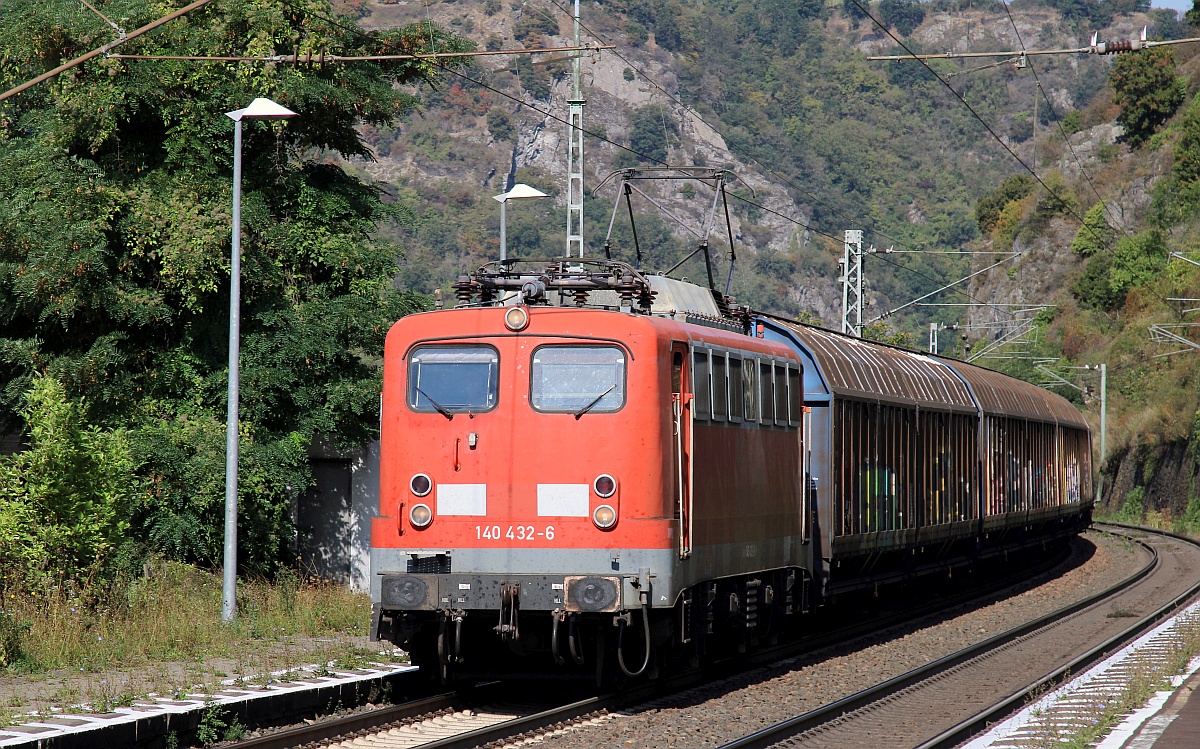 Der Henkelzug diesmal mit BYB E40 432/ 140 432-6 festgehalten in Lorchhausen. 14.09.2021