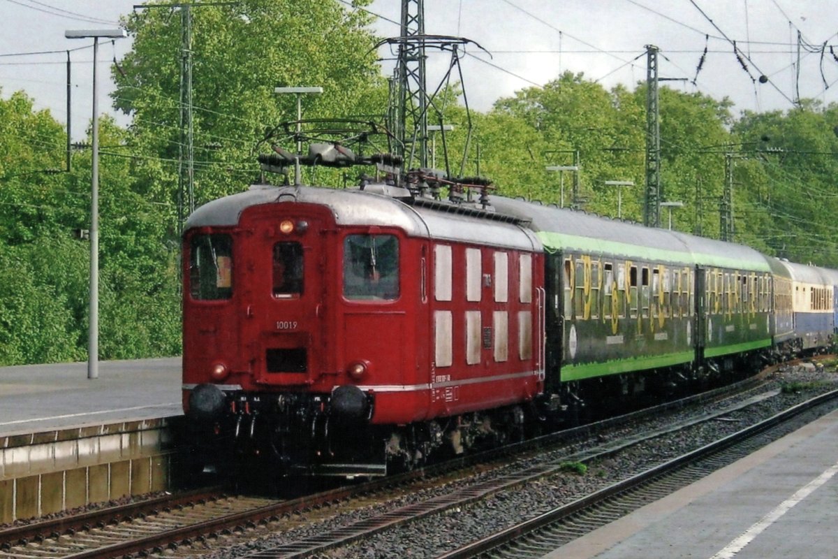 Der Herzerather mit CentralBahn 10019 durchfahrt am 27 September 2010 Kln Sd.