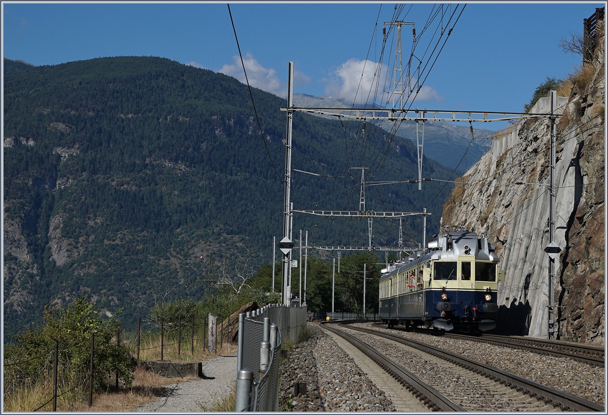 Der historische BCFe 4/6 736 kurz nach Lalden. 
(BLS Südrampe)
14. Aug. 2016