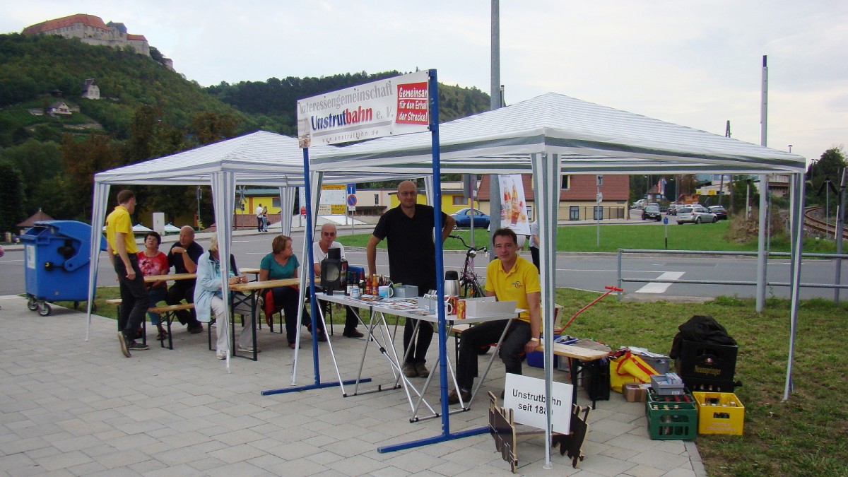 Der Infostand der IG Unstrutbahn e.V. zum Winzerfest in Freyburg am 13.09.2015. (Foto: Günther Göbel)