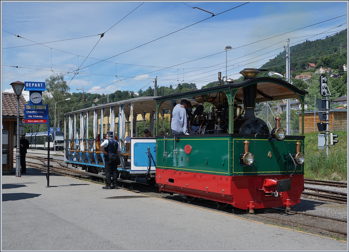 Der LCD Sommerwagen C2 21  Giardiniera  passt bei diesem Wetter perfekt zur G 2/2 N°4  Rimini . Der kleine Zug wird in Blonay für die Rückfahrt nach Chaulin vorbereitet.

26. Juli 2020