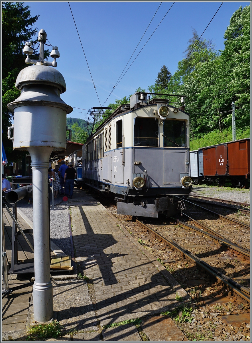 Der LLB ABFeh 2/4 10 der Blonay Chamby Bahn in Chaulin.

21. Mai 2022   