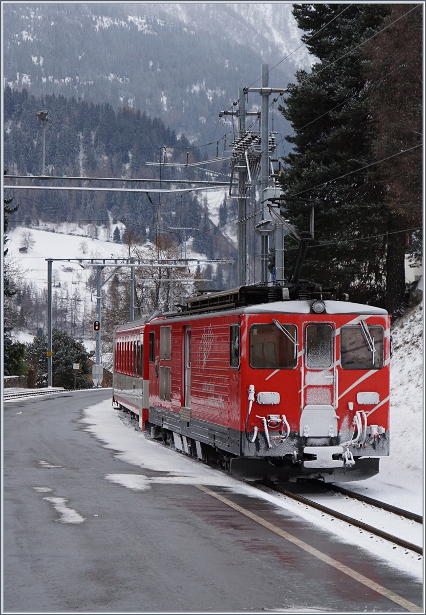Der MGB Deh 4/4 95 mit ihrem Regionalzug 525 Andermatt Visp beim Halt in Fiesch.
5. Jan. 2017