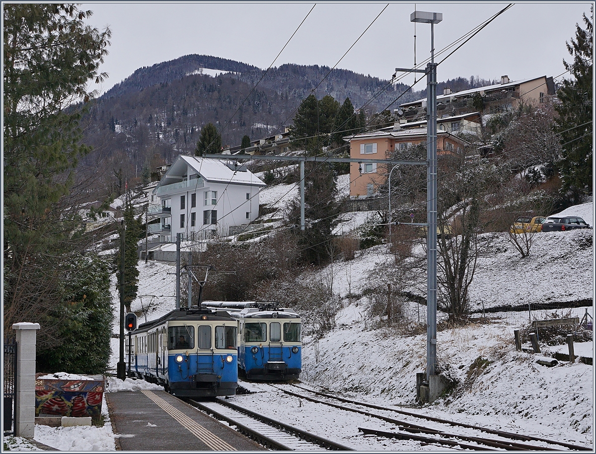 Der MOB ABDe 8/8 4001 SUISSE als Regionalzug 2332 und der abgestellte ABDe 4003 BERNE in Fontanivent.
29. Dez. 2017