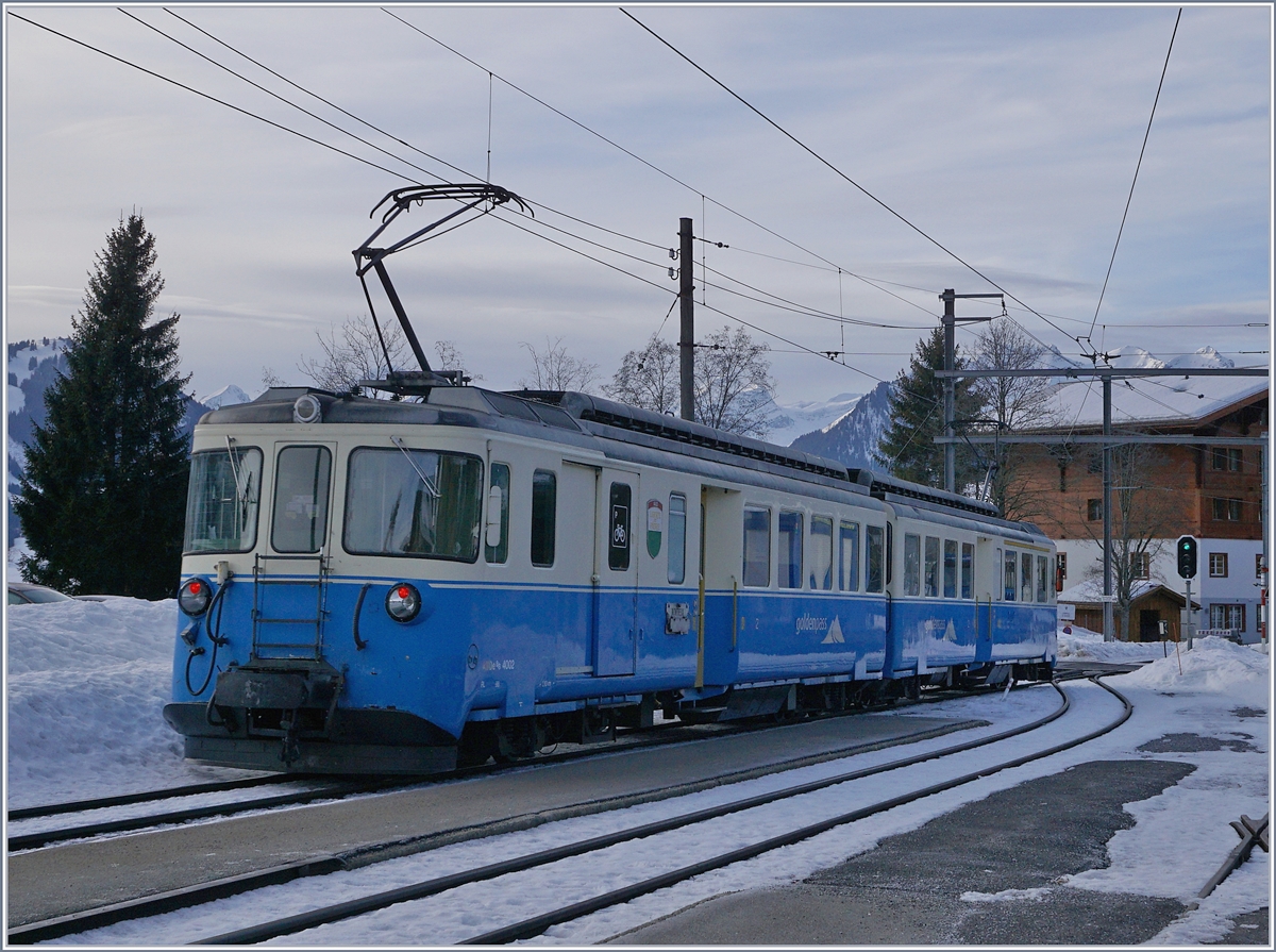 Der MOB ABDe 8/8 4002 VAUD verlässt Schönried Richtung Gstaad.
10. Jan. 2018