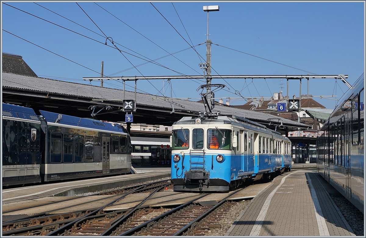 Der MOB ABDe 8/8 4002 VAUD rangiert in Montreux.

28. März 2019