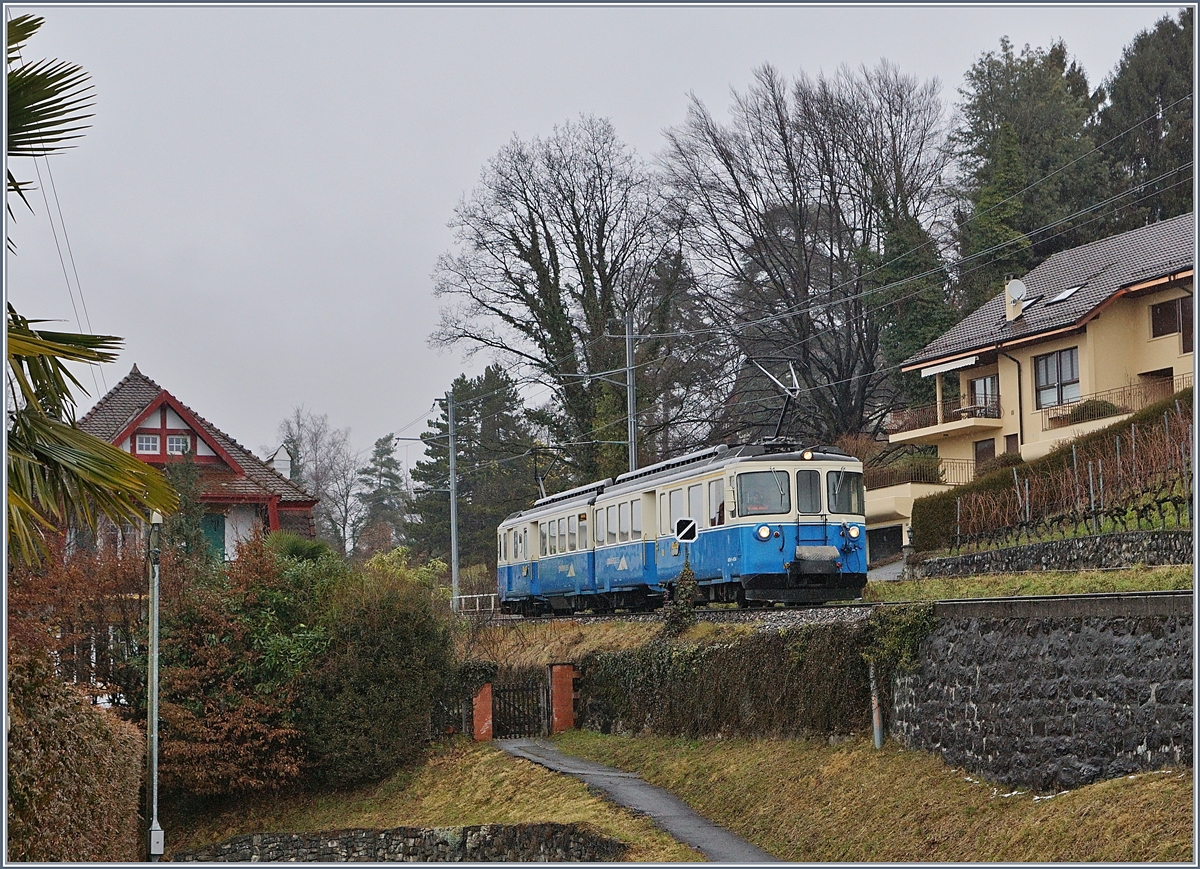Der MOB ABDe 8/8 4003 Fribourg erreicht Planchamp.
18. Jan. 2018