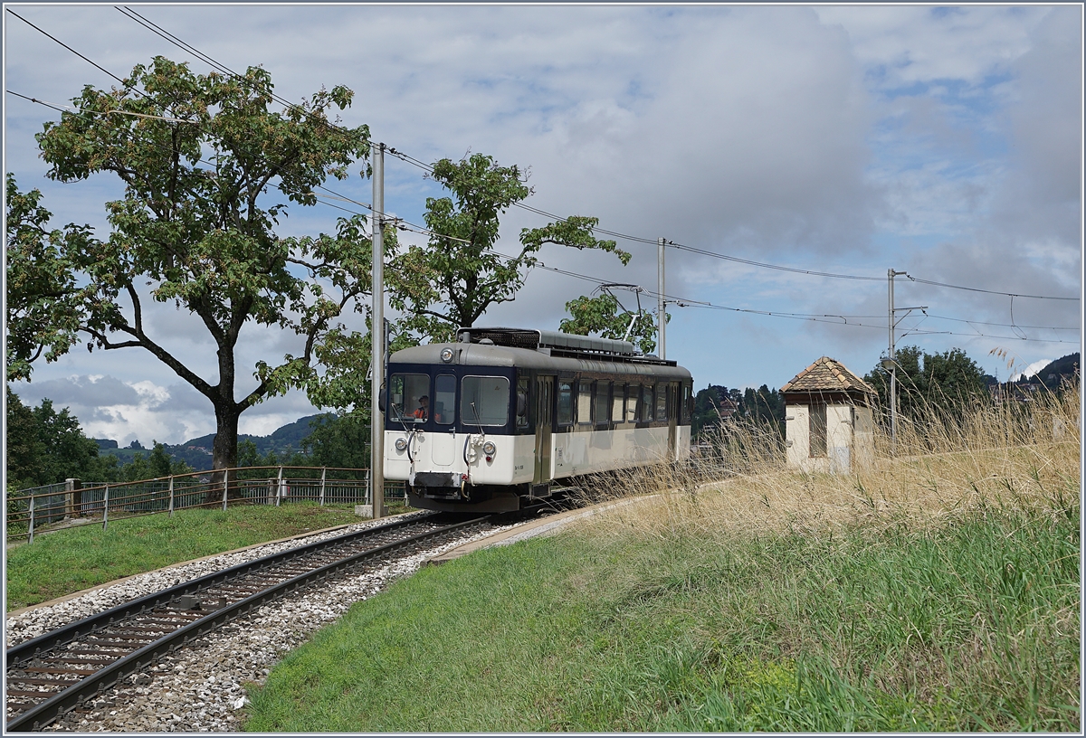 Der MOB Be 4/4 1006 (ex Bipperlisi) als Regionalzug 2331 bei der Haltstelle Châtelard VD. 12. August 2019